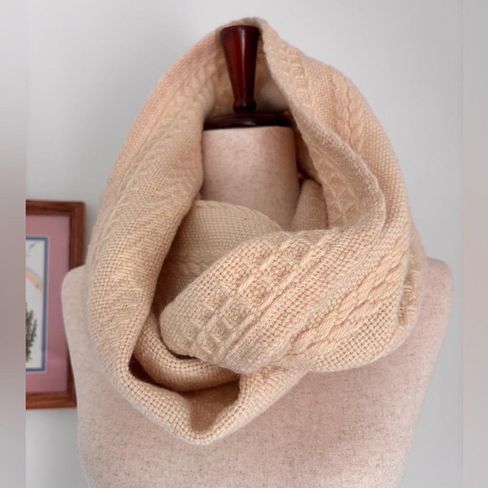 Weave O’ the Irish Aran Style Wool Infinity Scarf Cream - Picture 2 of 8